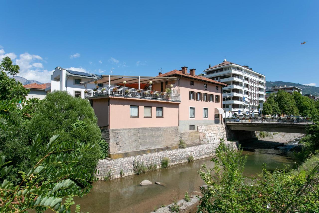 Appartamento Grande Al Ponte. Situato Vicino All'Ospedale, Al Parco E Al Centro Citta เตรนโต ภายนอก รูปภาพ